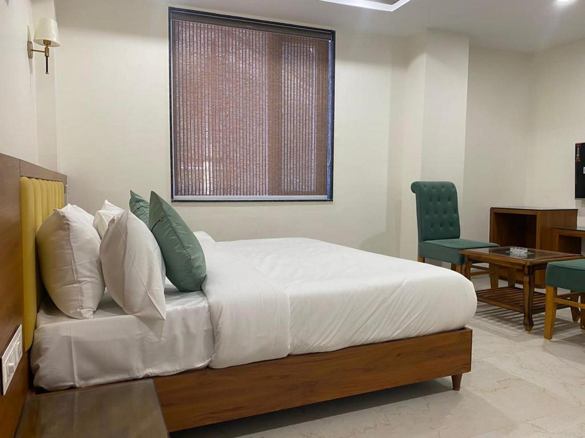 בהופאל Hotel Eleven Heights מראה חיצוני תמונה
