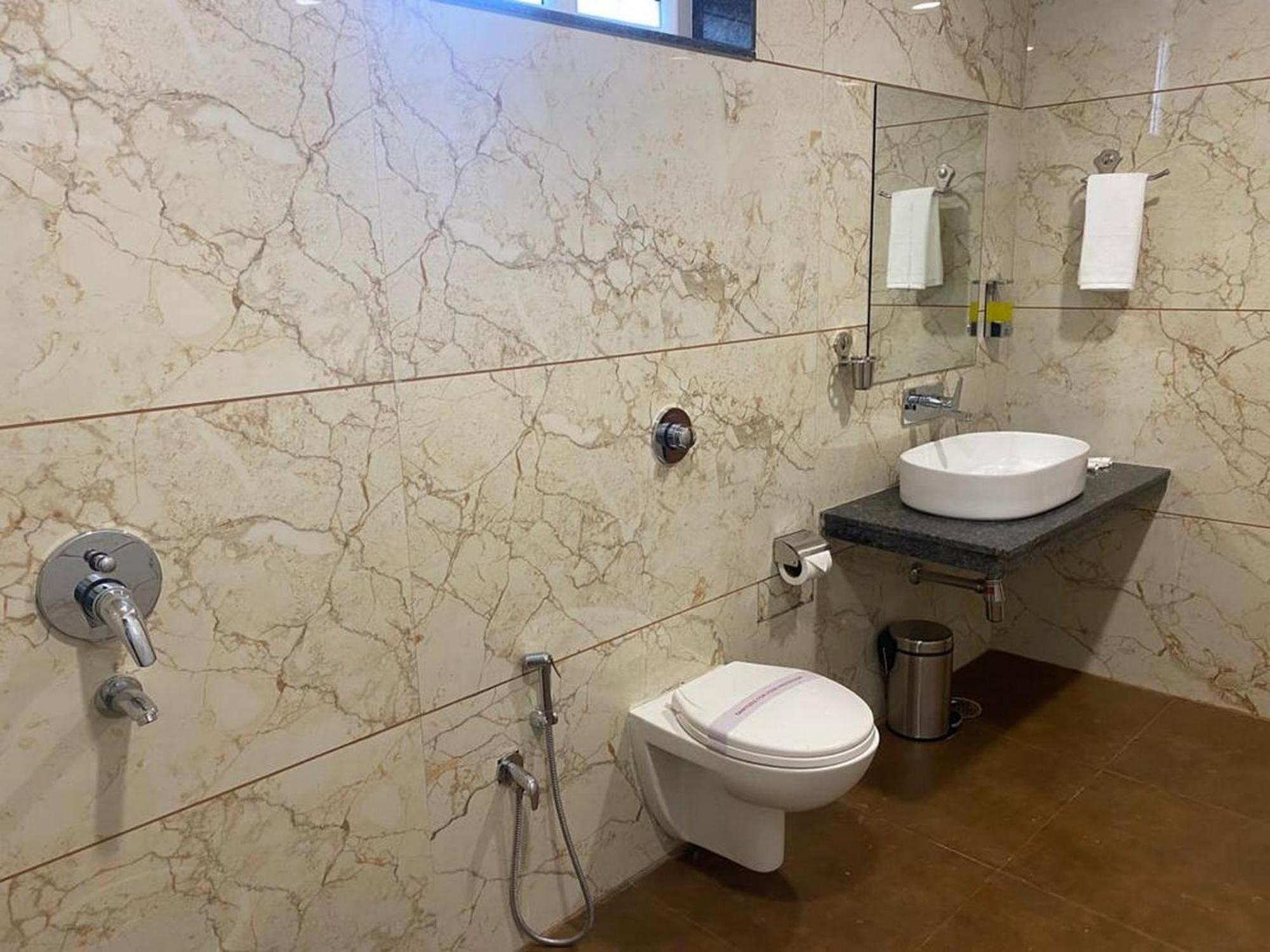 בהופאל Hotel Eleven Heights מראה חיצוני תמונה
