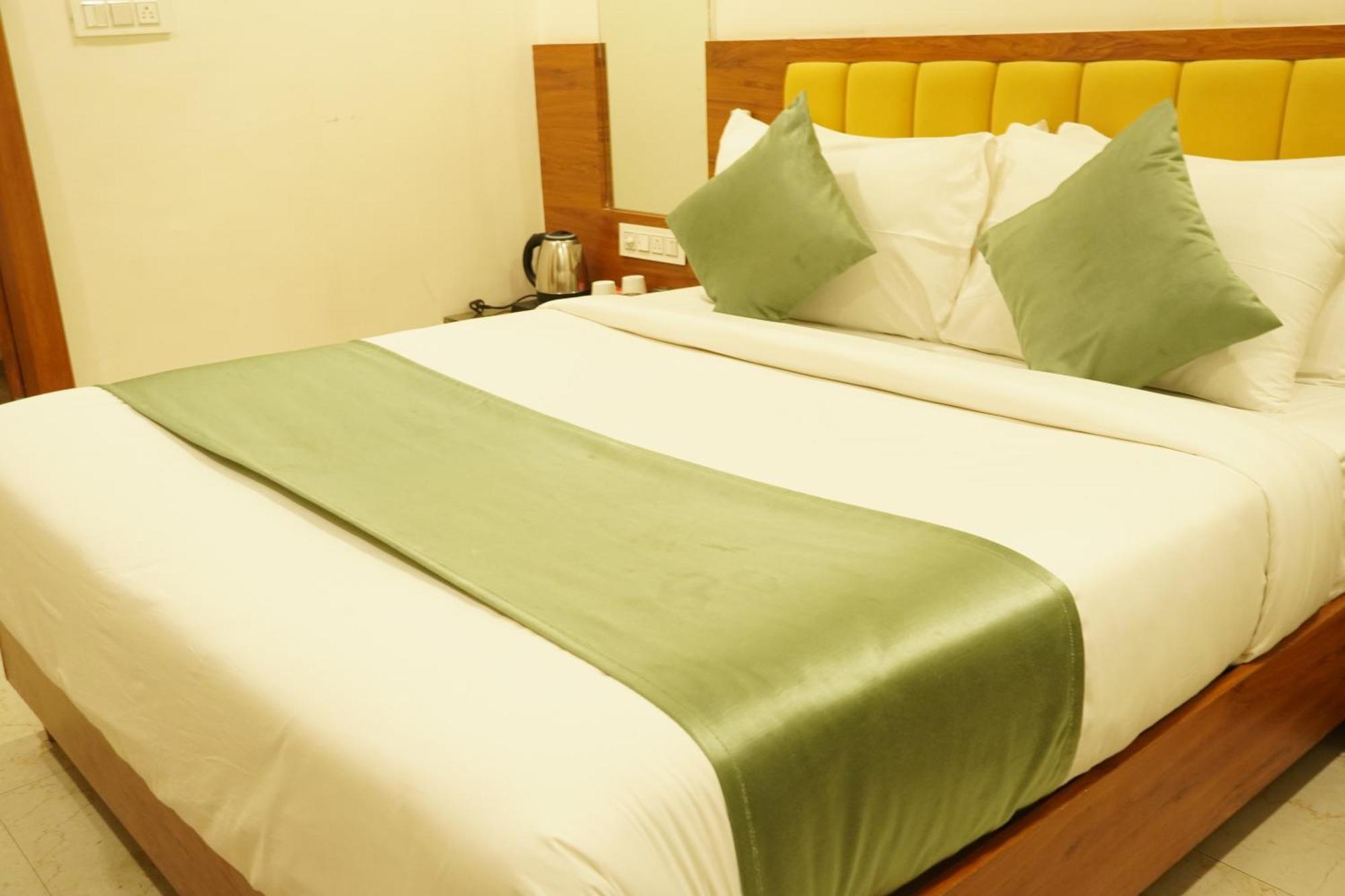 בהופאל Hotel Eleven Heights מראה חיצוני תמונה