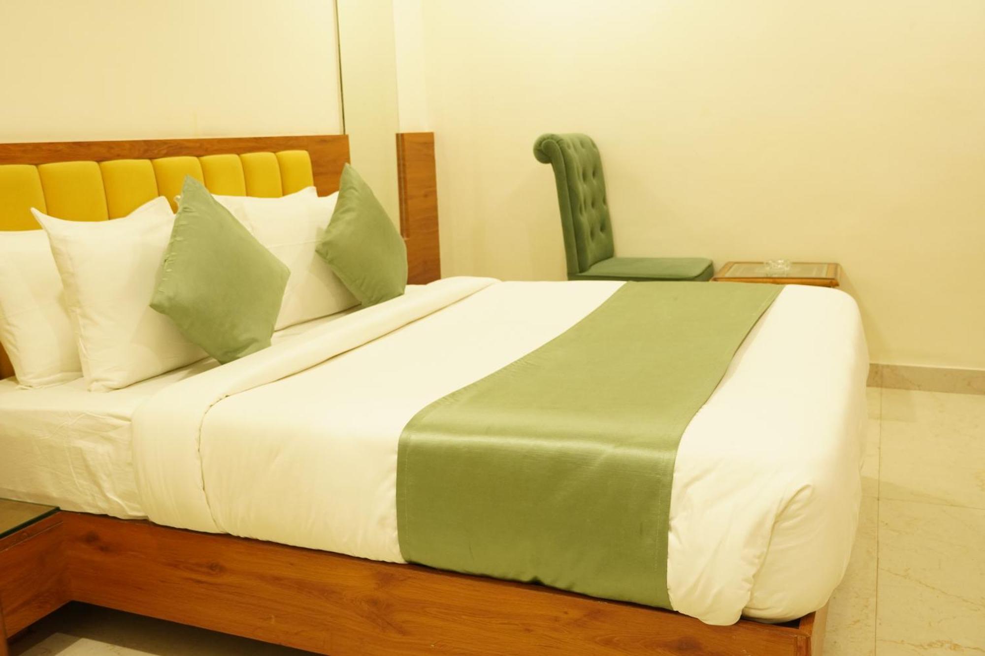 בהופאל Hotel Eleven Heights מראה חיצוני תמונה